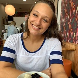 Meet your Posher, Abigail